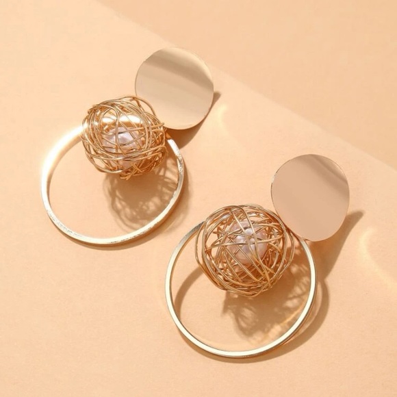 Jewelry - Chaotic Beauty Pearl Earring